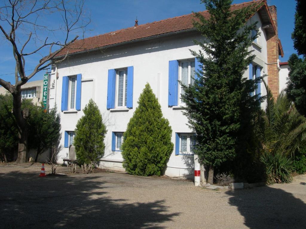 Hotel Les Acanthes Remoulins Exterior foto