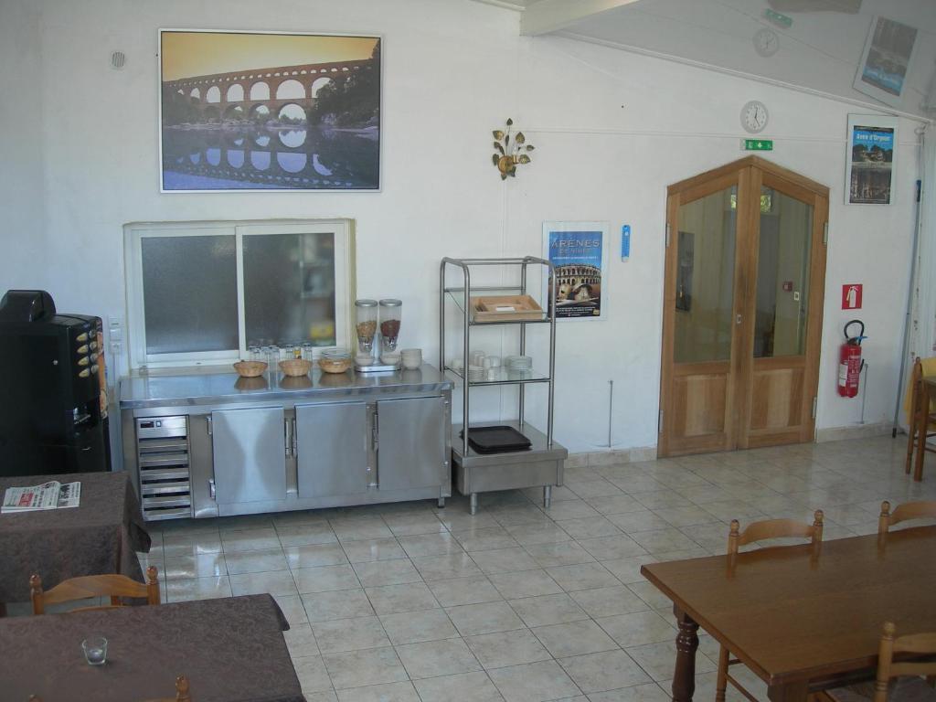 Hotel Les Acanthes Remoulins Exterior foto
