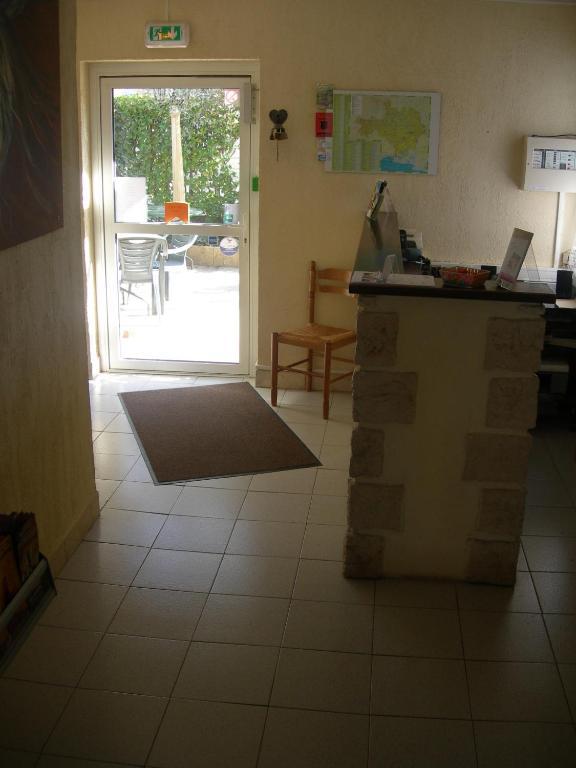 Hotel Les Acanthes Remoulins Exterior foto