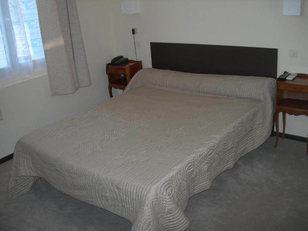 Hotel Les Acanthes Remoulins Quarto foto